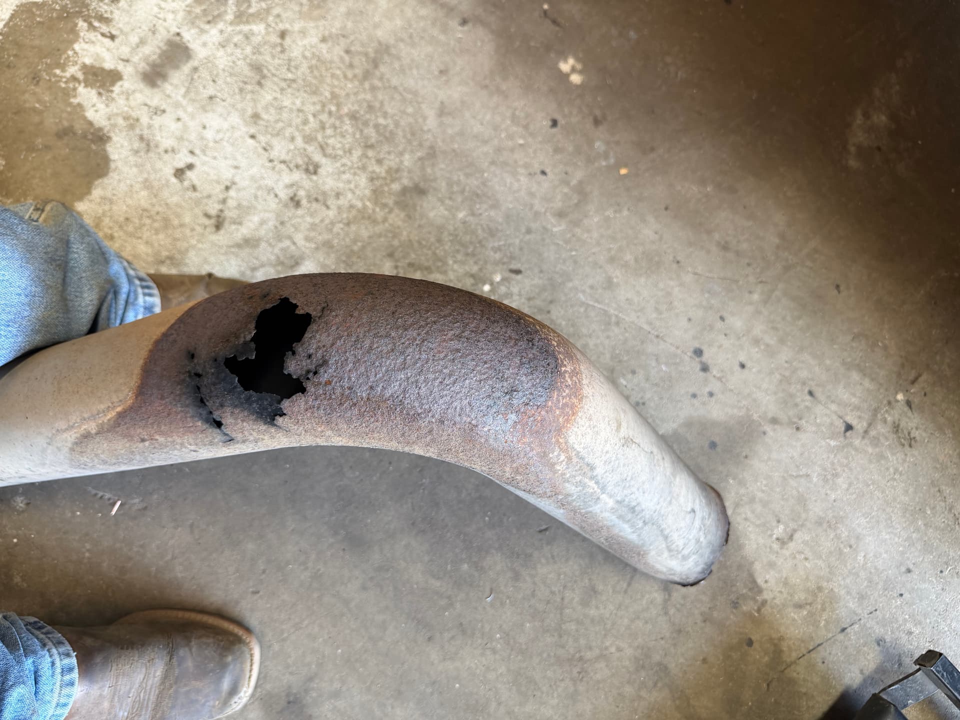 Gallery photos for Duramax Exhaust Repair with Axle Dump Modification: Image #4