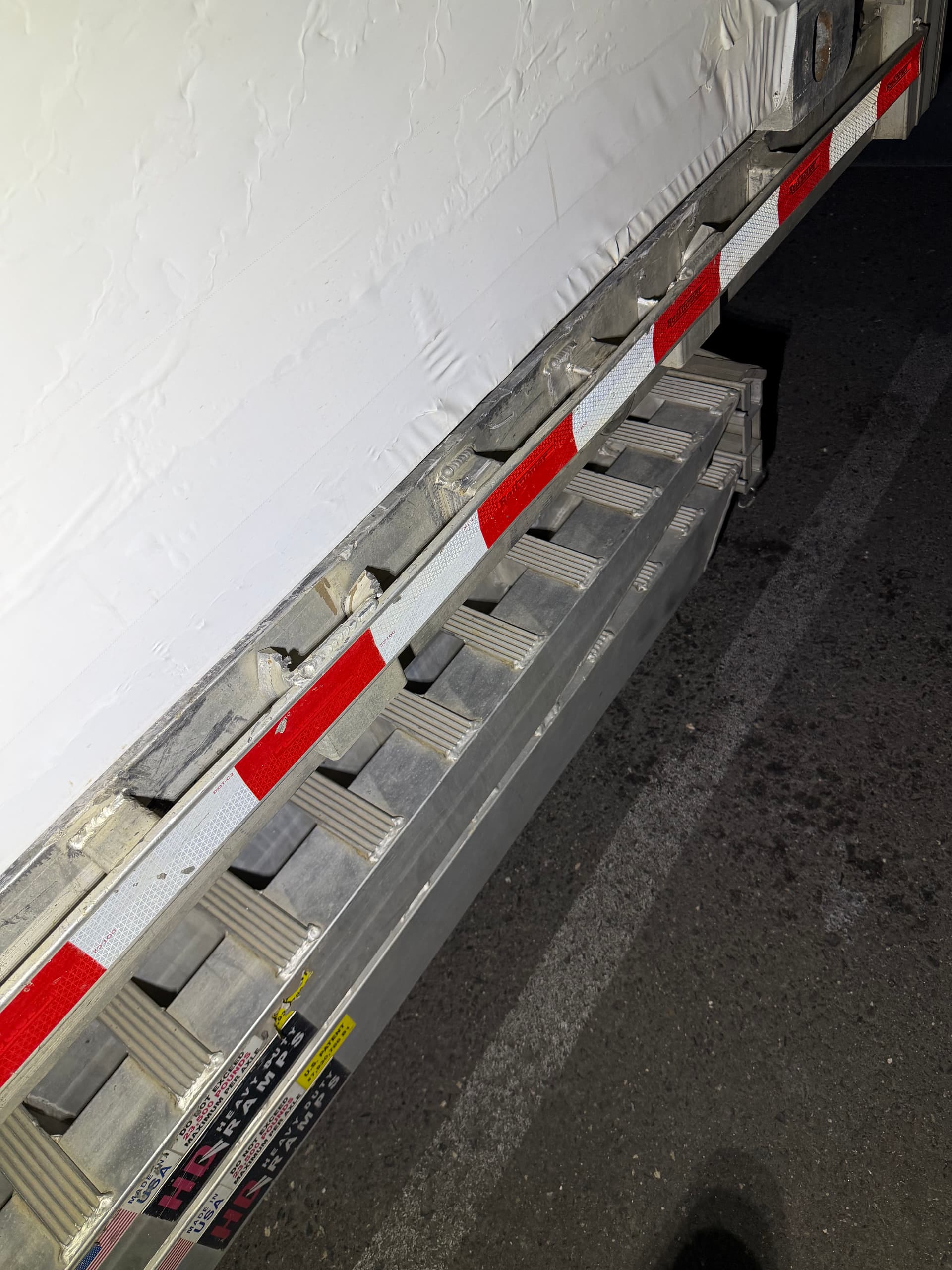 Gallery photos for Late Night Semi Trailer Pocket Repair Gets a Rig Back on the Road: Image #1