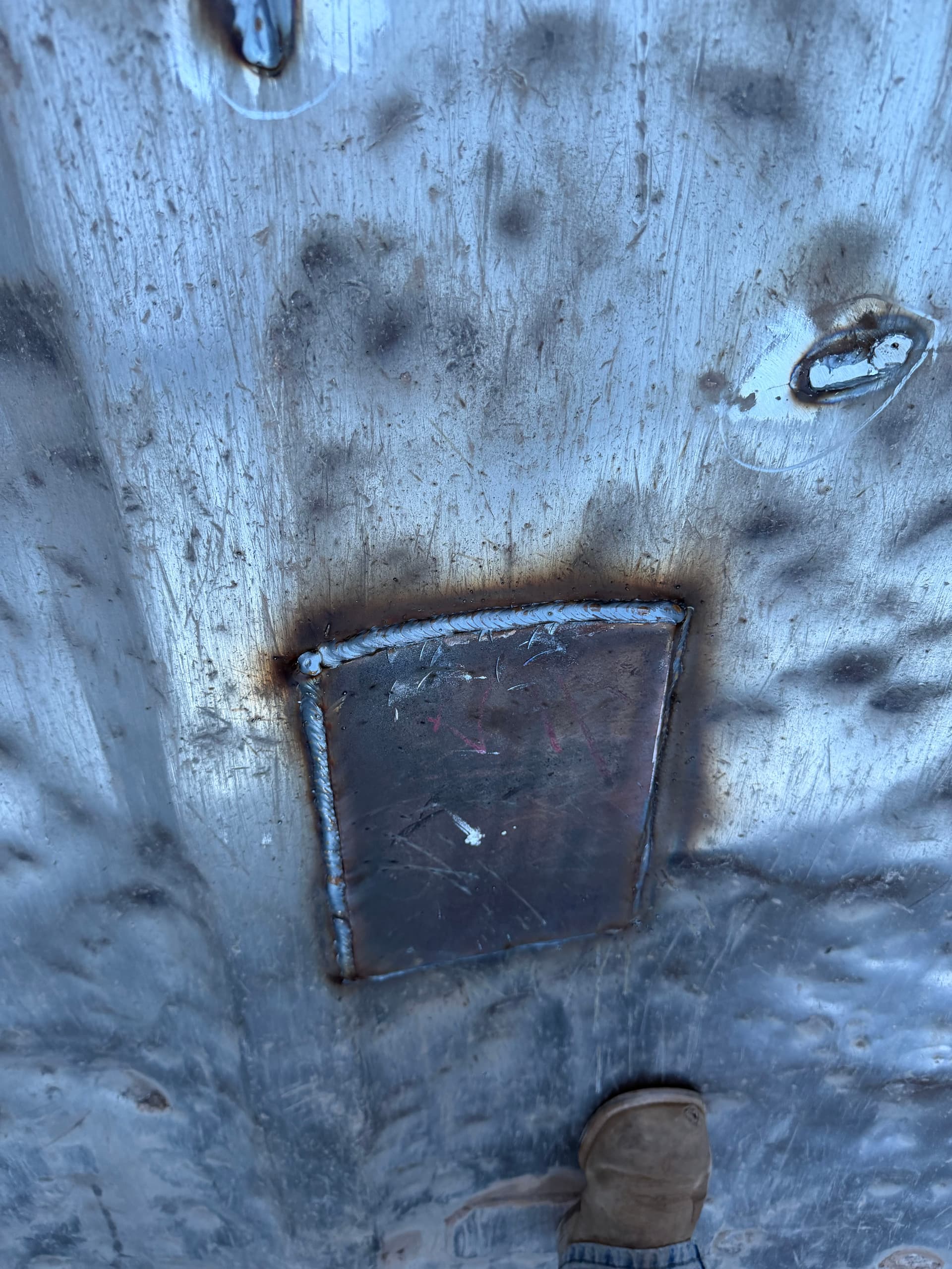 Gallery photos for Dump Truck Bed and Frame Crack Repair Done Right: Image #3